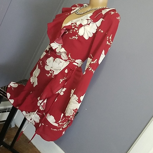 IMPORTED Figure Hugging V Neck Dress FINAL PRICE - Picture 5 of 8